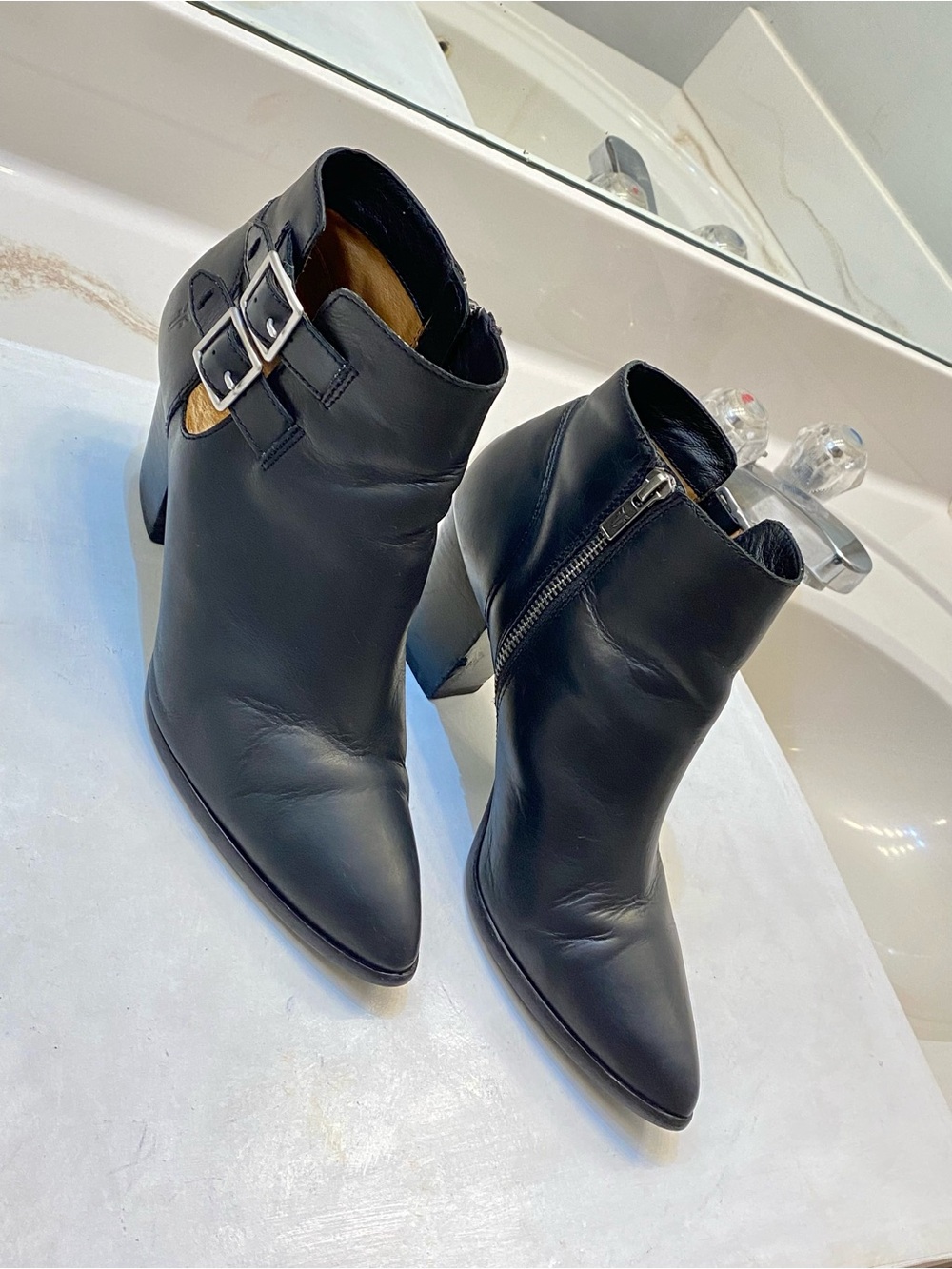 Frye Judith black leather ankles booties Size 9.5M good condition clean interior